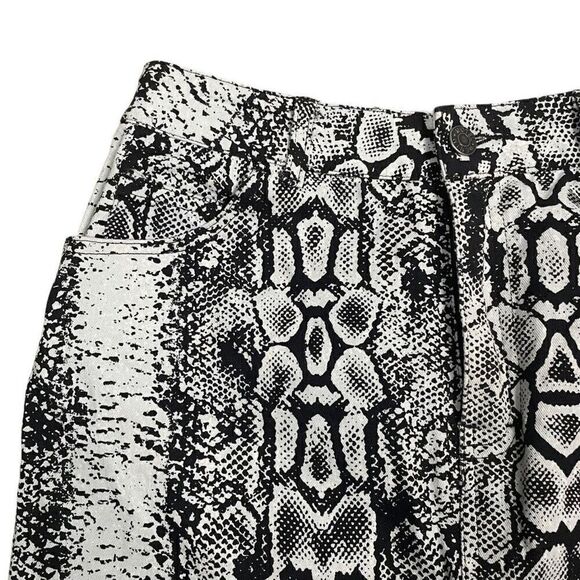 Urban Outfitters Motel Women’s Small Black Grey Snakeskin Print Mini Skirt - Picture 3 of 9